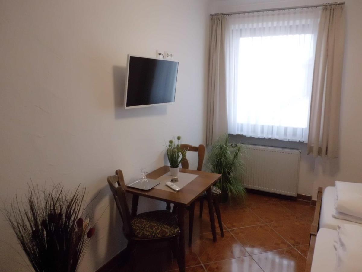 Hotel Restaurant Zur Pfanne Urbar  ภายนอก รูปภาพ